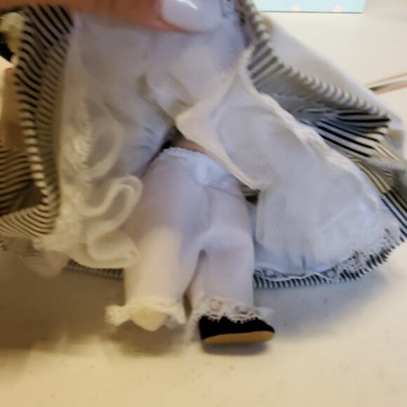 Madame Alexander Minitature Showcase Great Britain & Denmark Dolls with tags - Picture 15 of 16